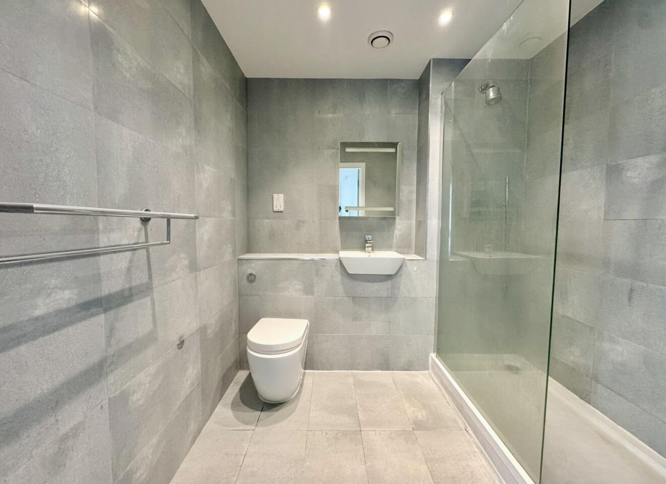 1 bed property in Marsh Road, Pinner